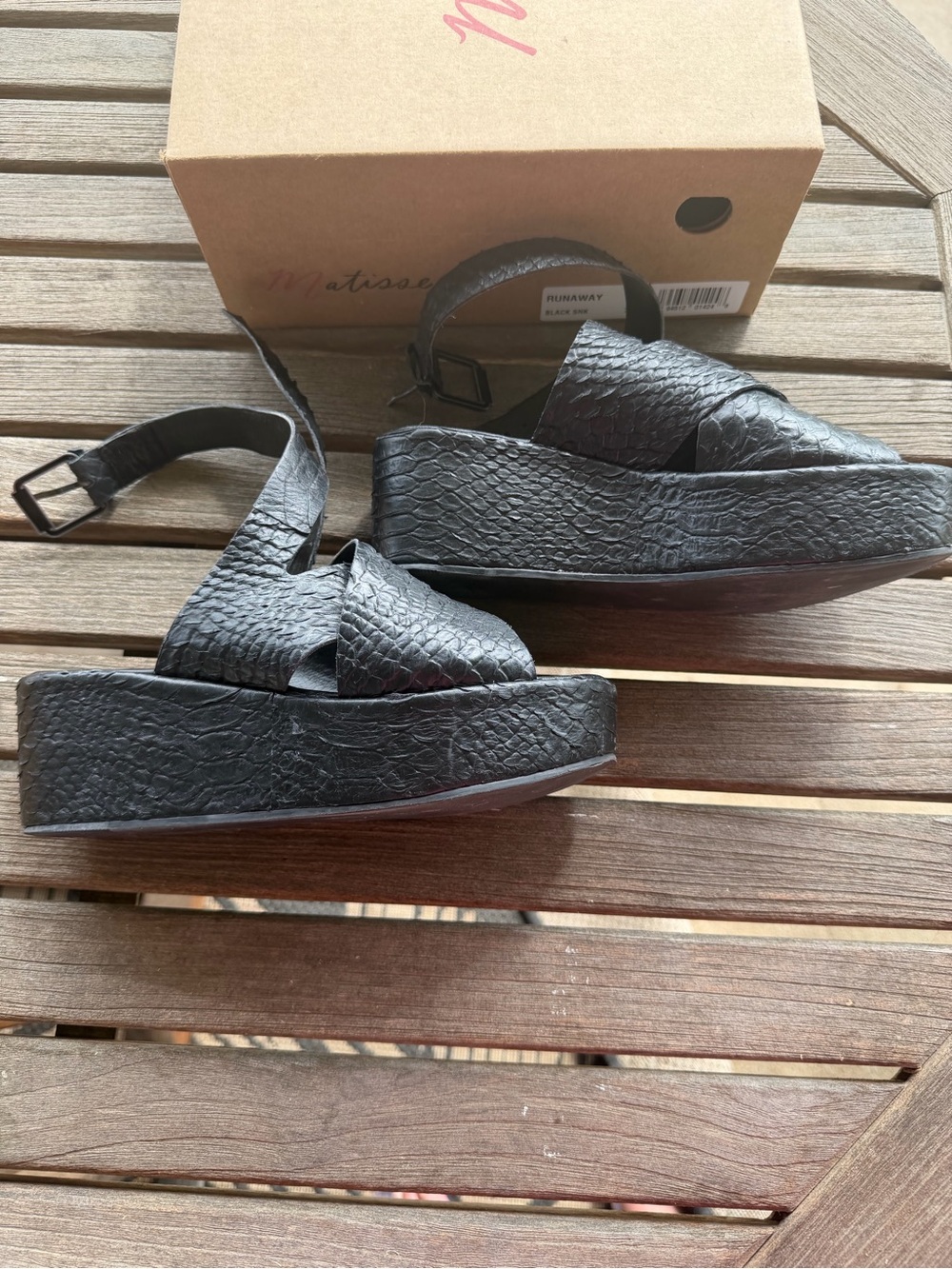 Matisse Black Textured Snake-print Crossover Platform Sandals - Picture 4 of 8